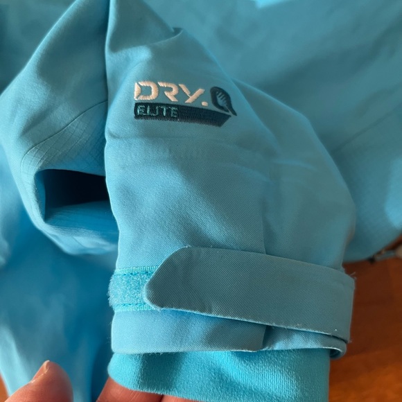 Mountain Hard Wear Women’s Waterproof Jacket - Picture 7 of 8